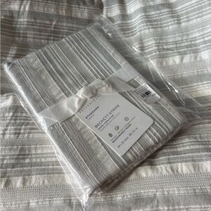 Beckett Stripe full/queen DUVET. Pottery barn Set - Light Gray & White